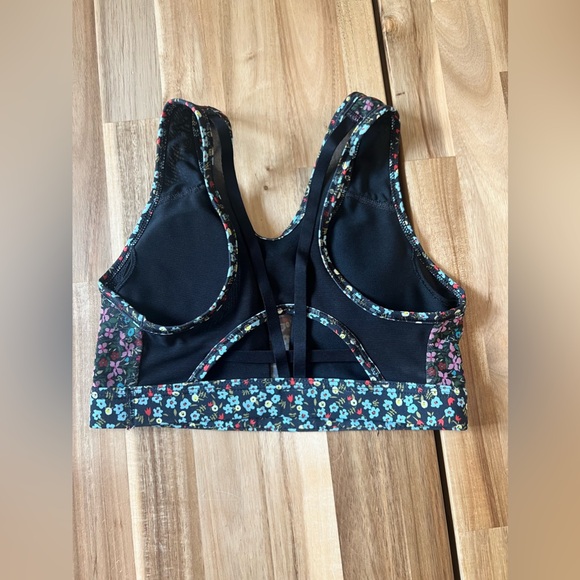 Nike Dri-fit Sports Bra floral mesh, size small - Picture 3 of 4